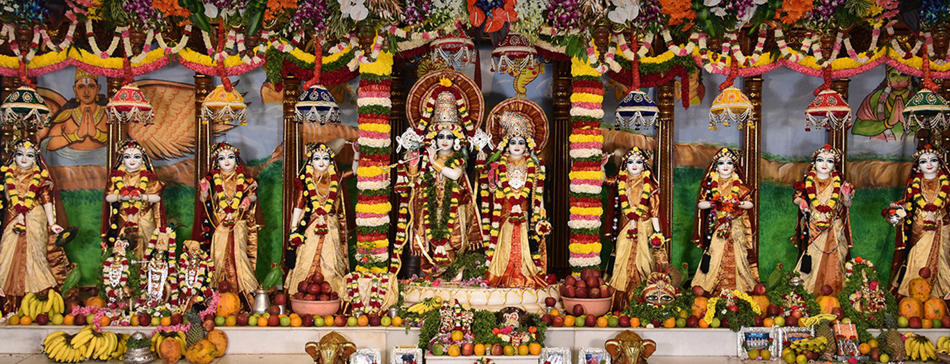 Sri Sri Radha Govindaji with Asta Sakshis